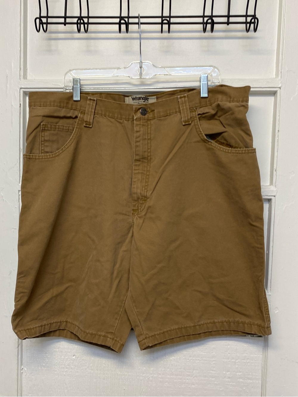 Wrangler Authentic men's tan carpenter  cargo shorts size 40